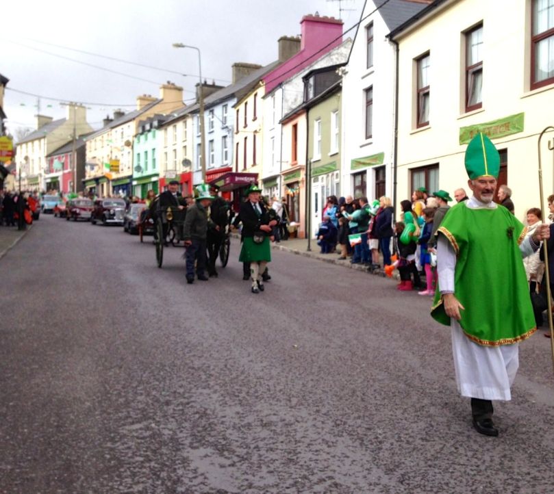 Here comes himself at the head of the parade