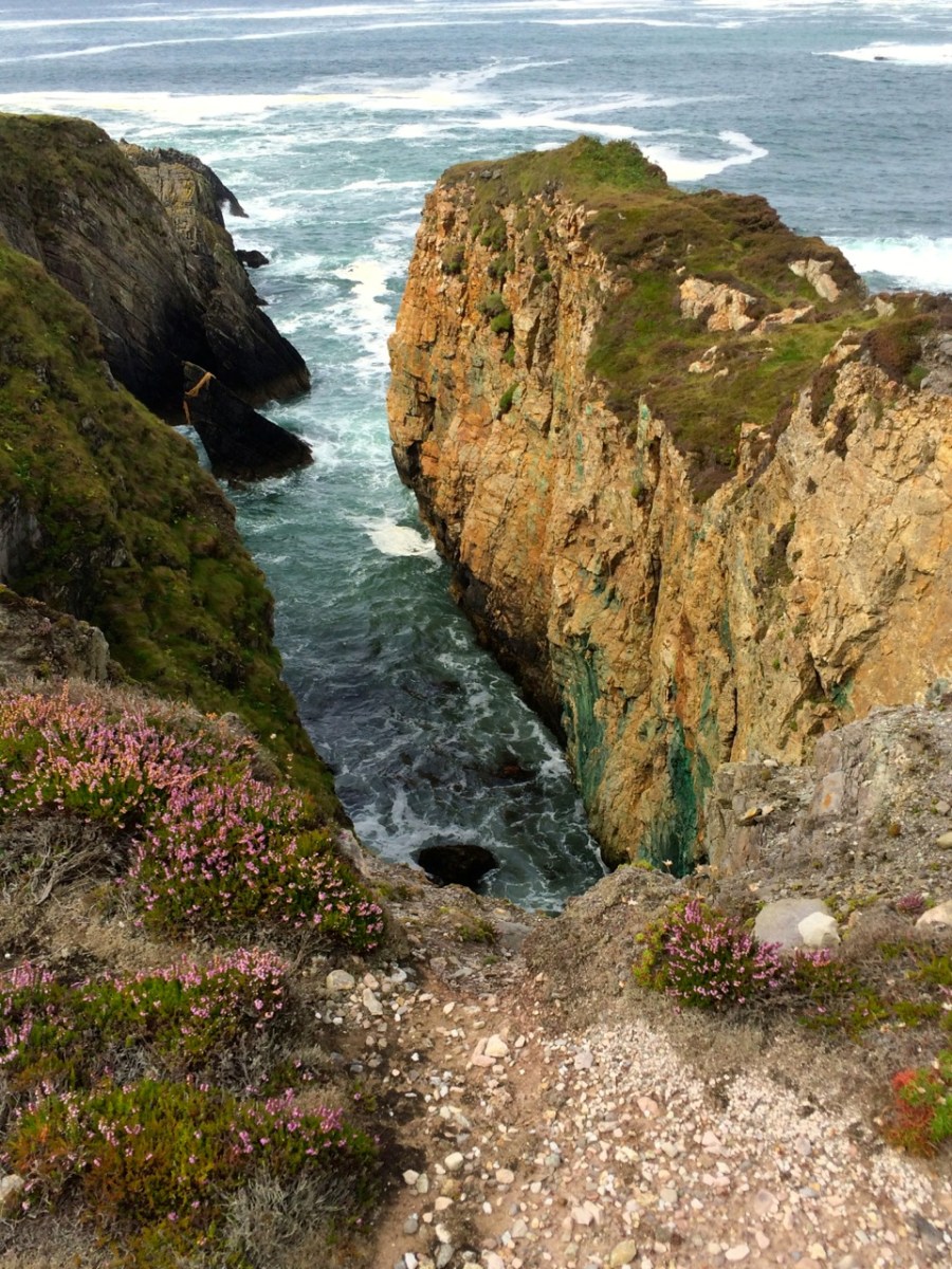 Note the green copper veins on the cliff face