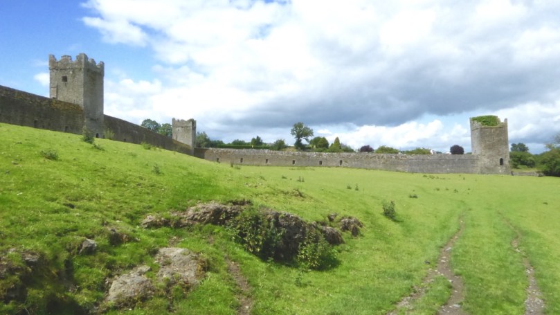 Inside the Burgess Court. The curtin wall had arrow slits all around it, as well as the towers
