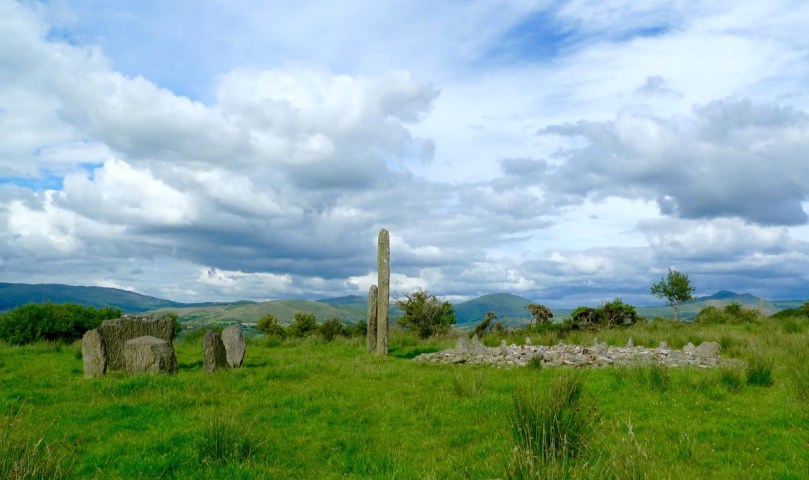 Kealkill standing stone pair, stone circle and radial cairn