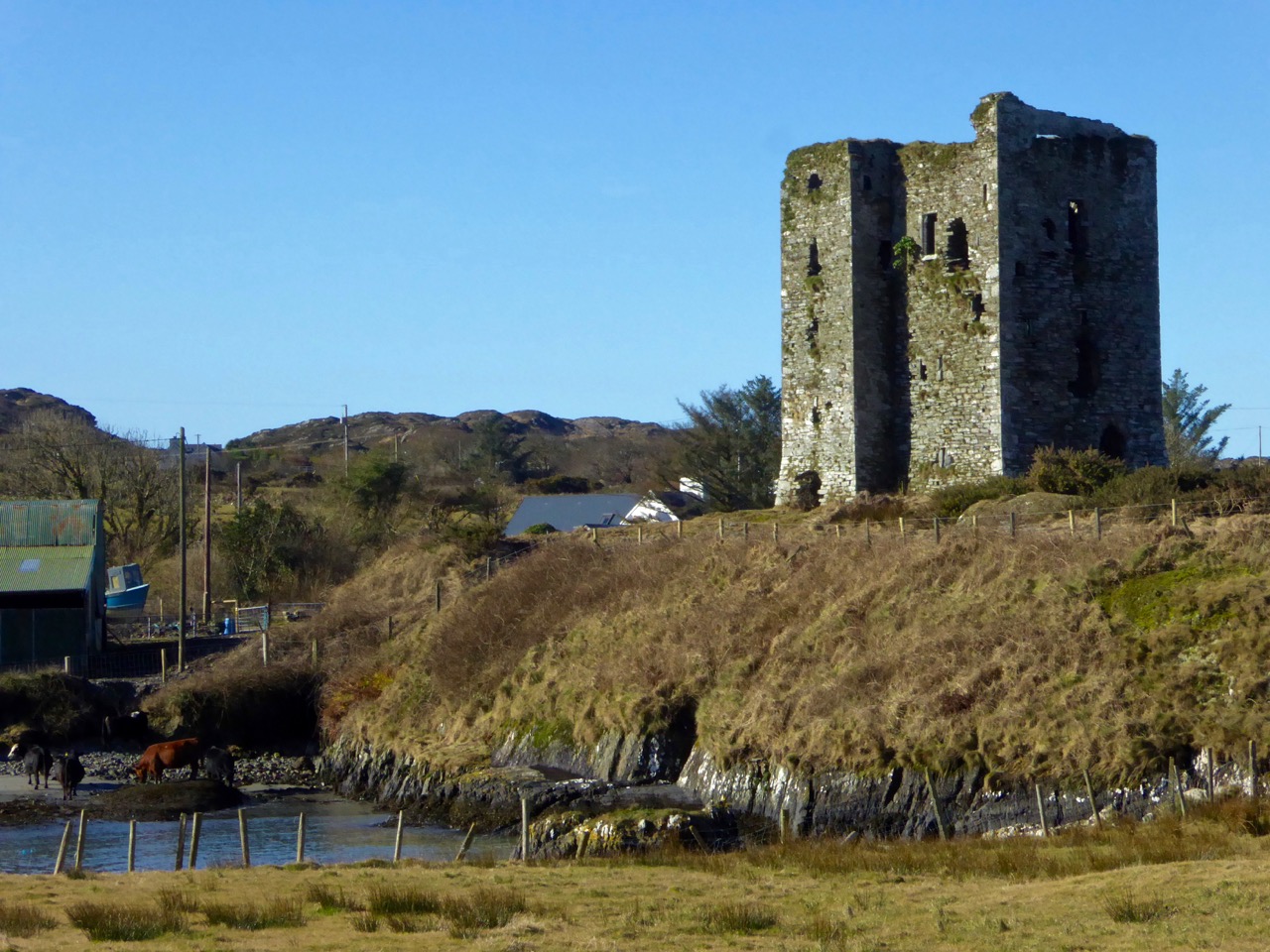 Dunmanus Castle and bridge