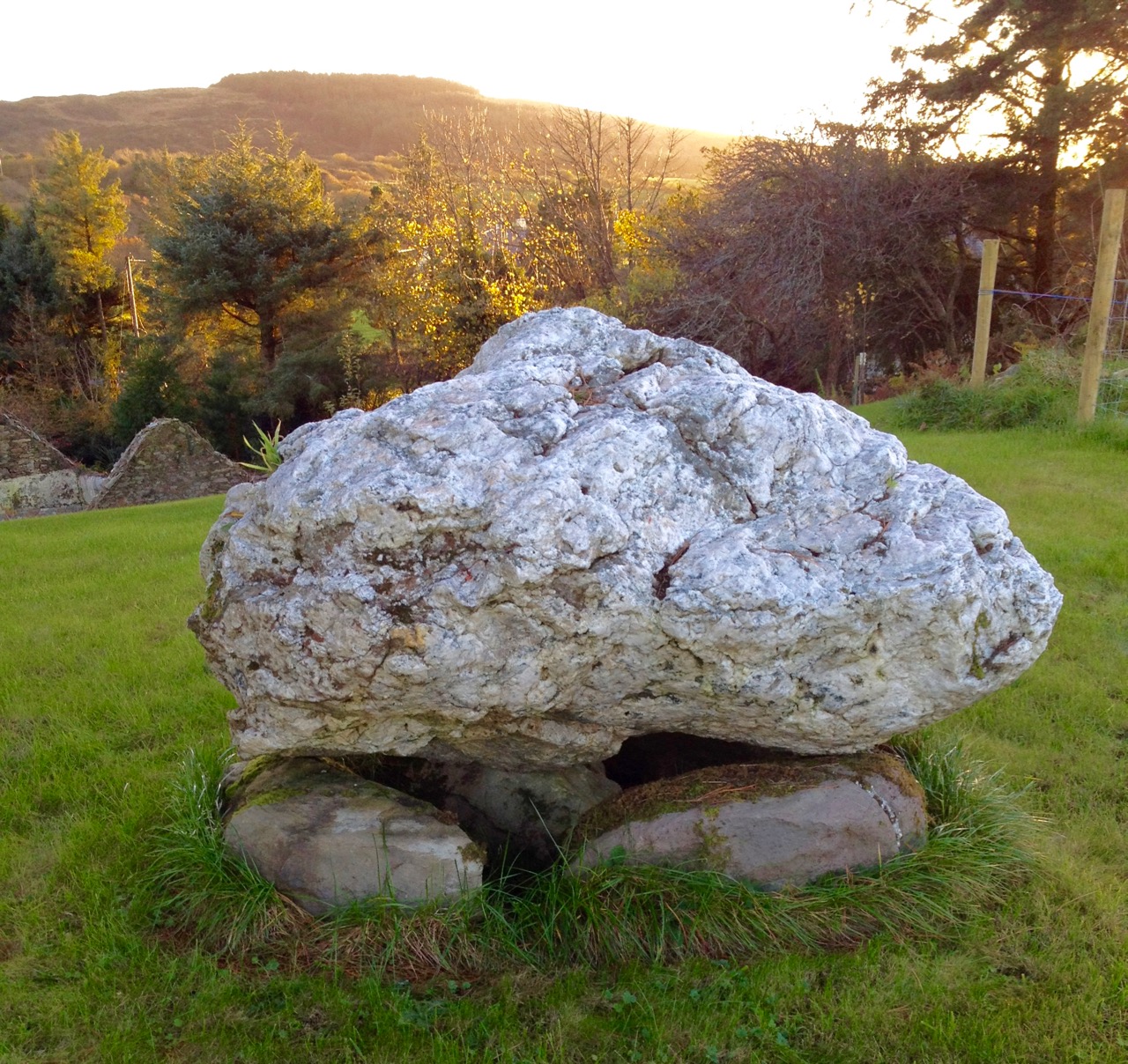 Ballycommane Bouder Burial quartz