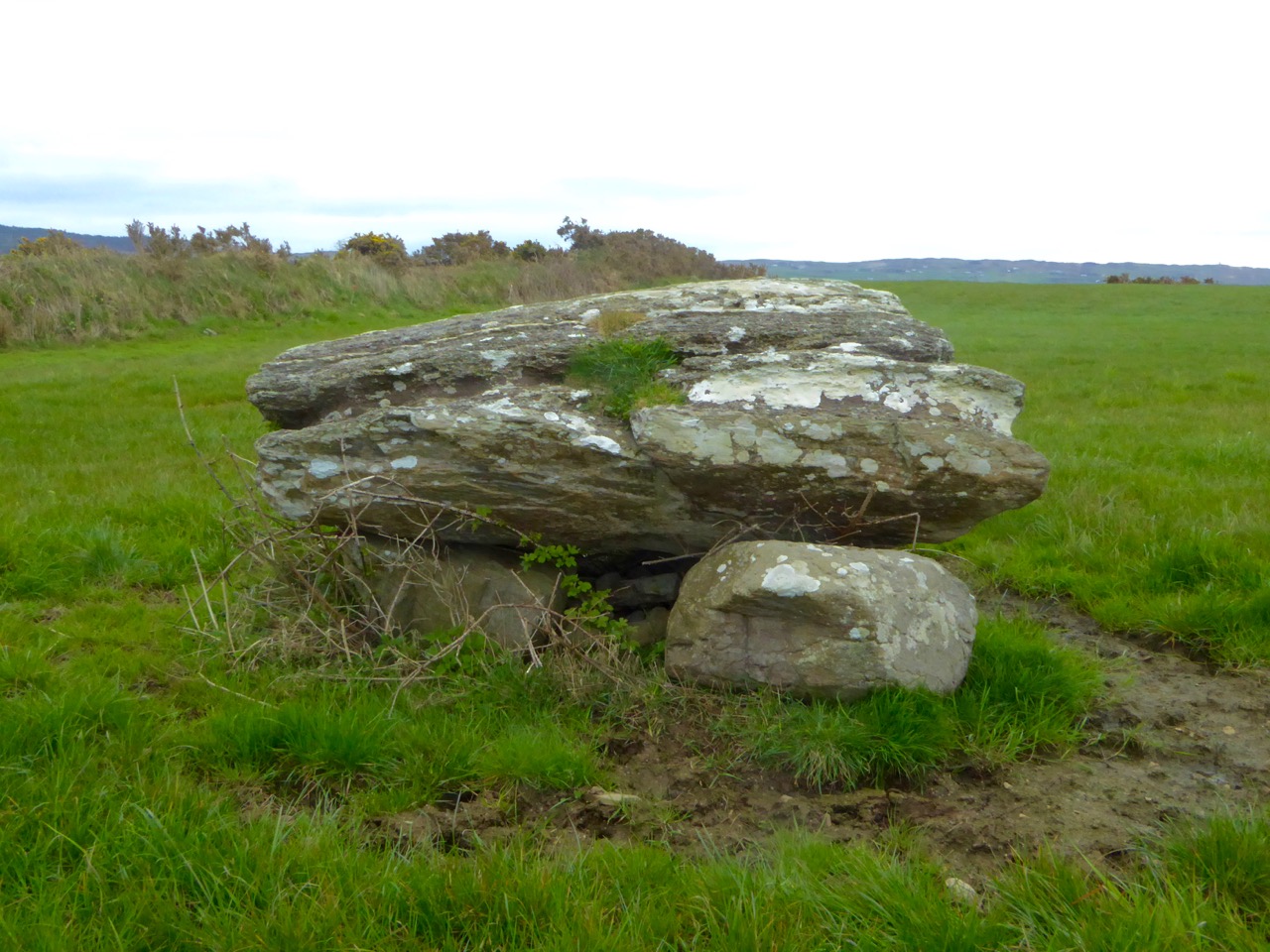 Bawngare boulder burial general