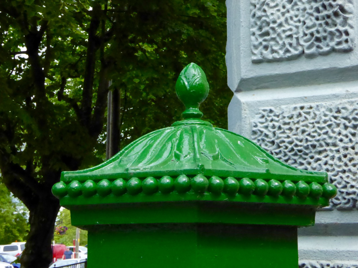 Penfold Acanthus Leaf