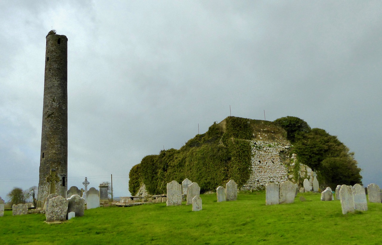 Grangefertagh round tower and church
