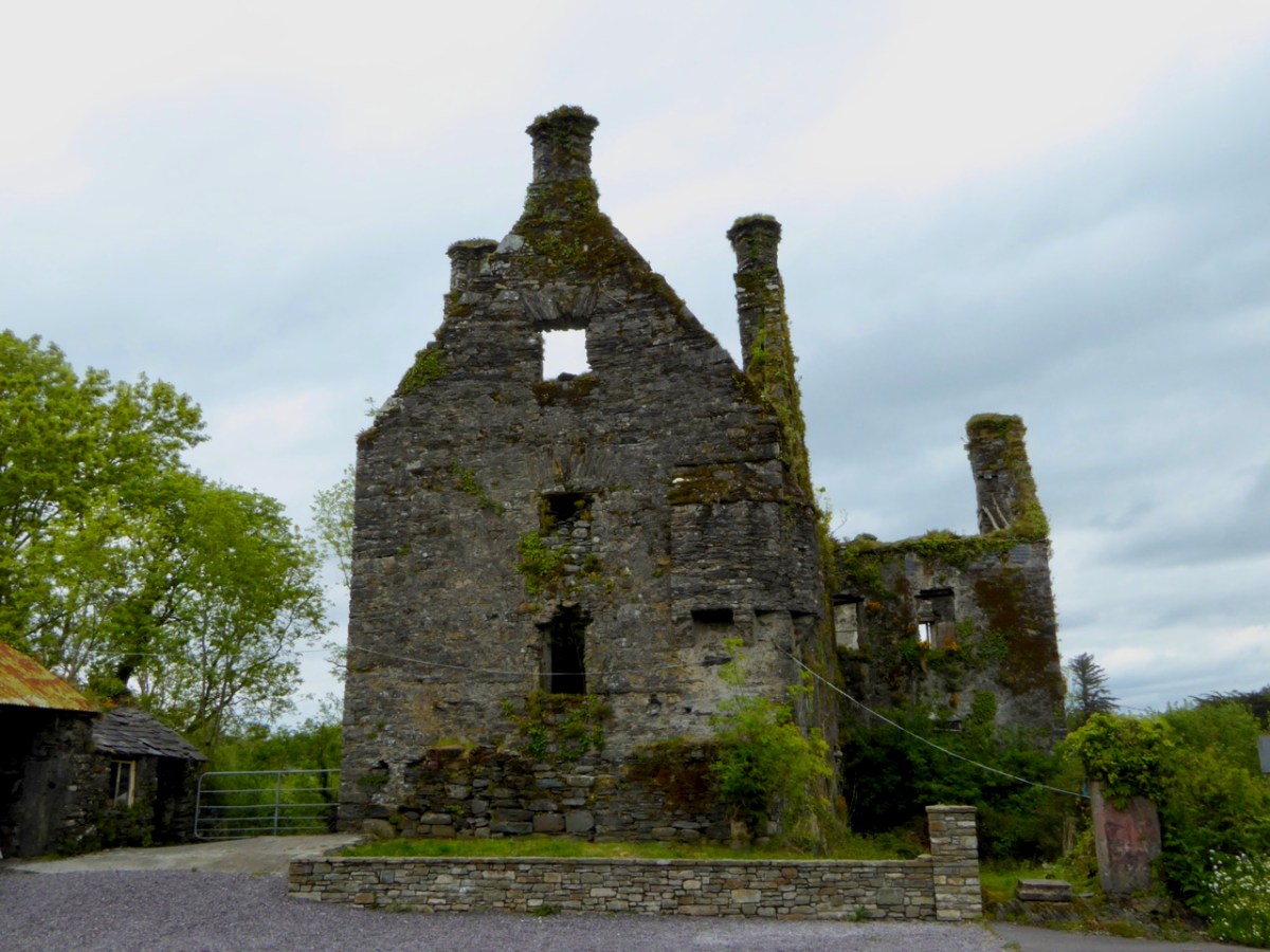 Reenadisert Fortified House | Roaringwater Journal