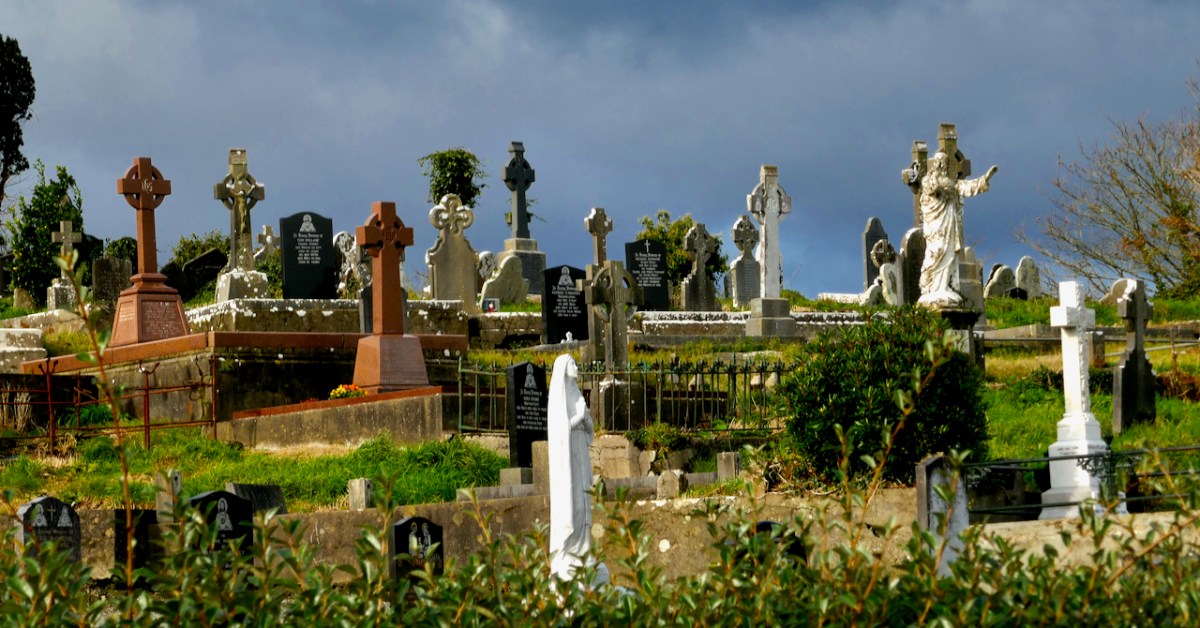 This image has an empty alt attribute; its file name is abbey-graveyard-bantry.jpeg